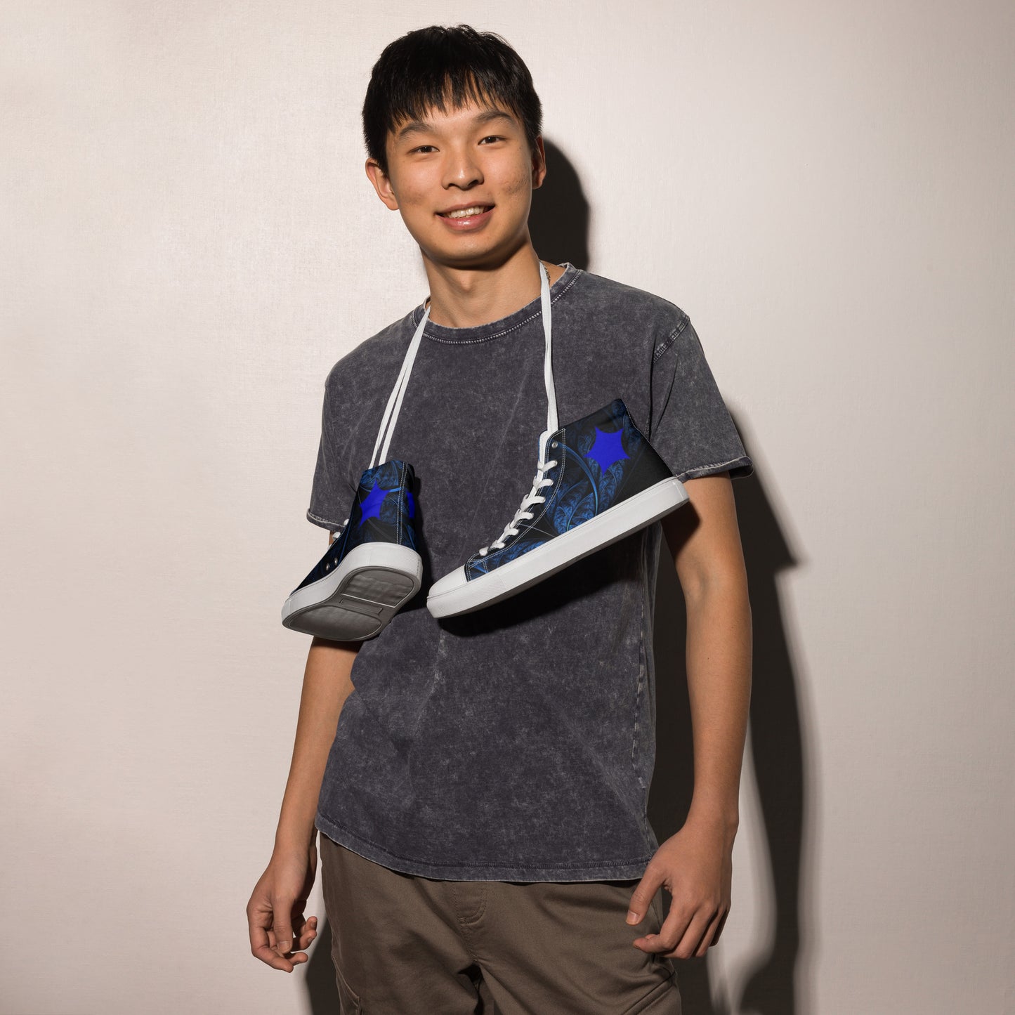 Men’s high top canvas shoes